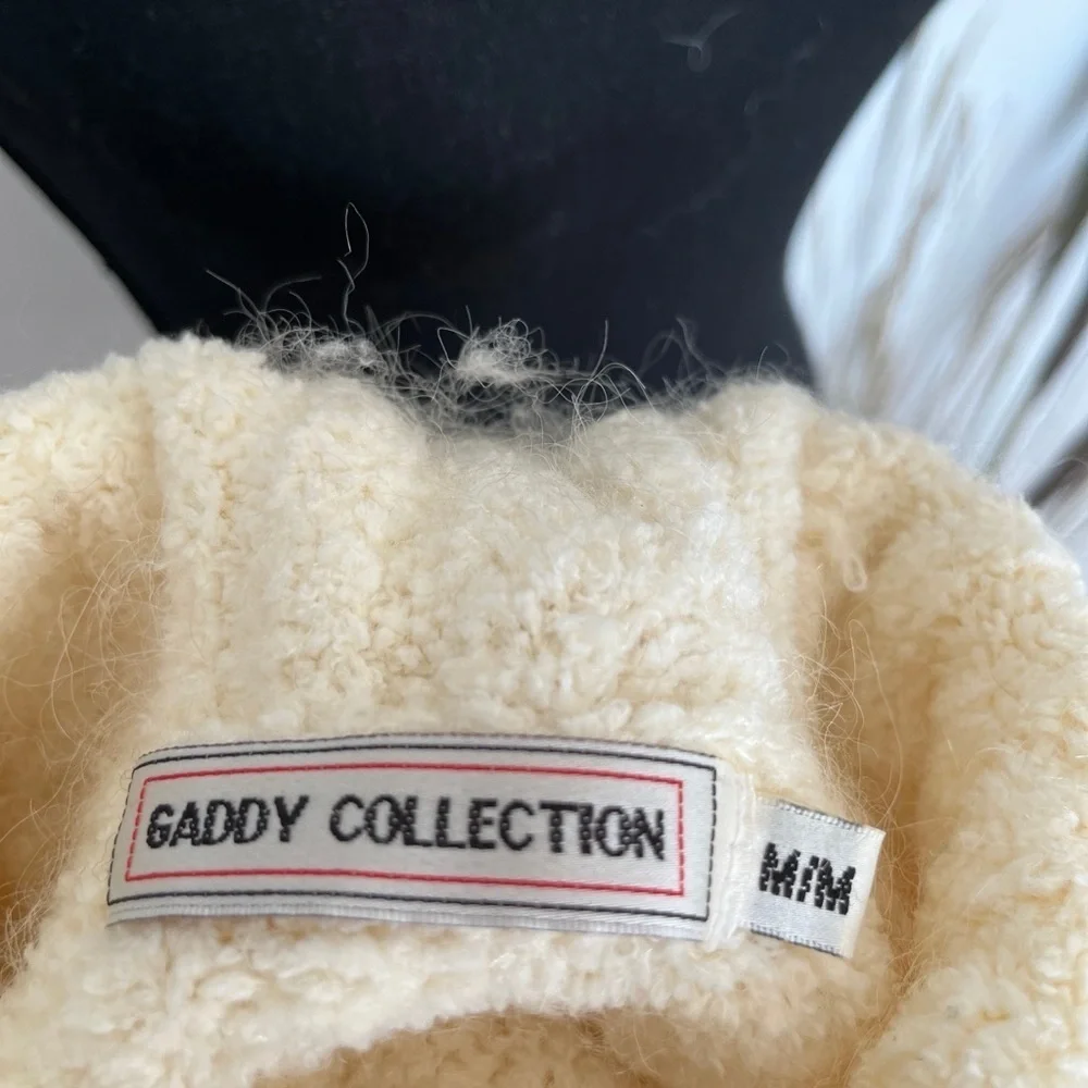 Vintage Gaddy Collection Cozy Cream Turtleneck Sweater size medium - Picture 5 of 6